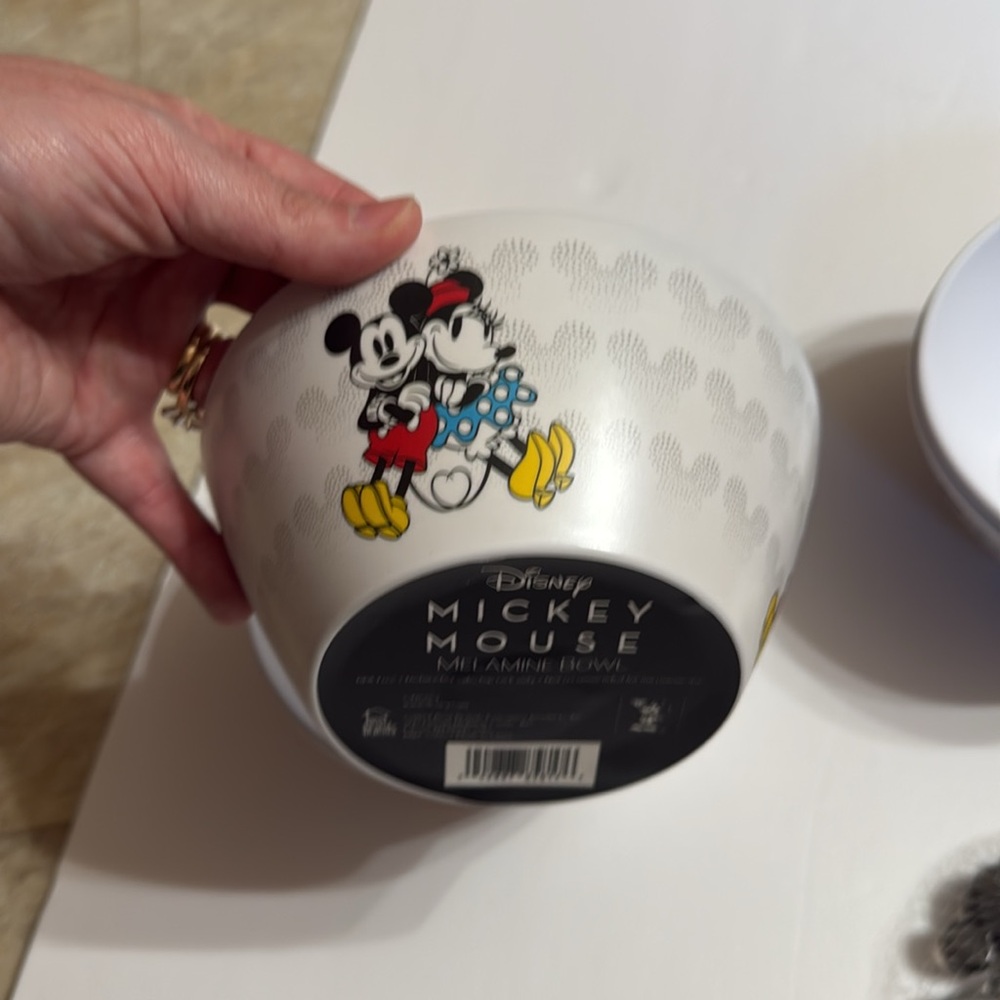 Disney Mickey Mouse Kitchen Set, 4 bowls, 24 Reusable Ice Cubes NEW - Picture 3 of 5